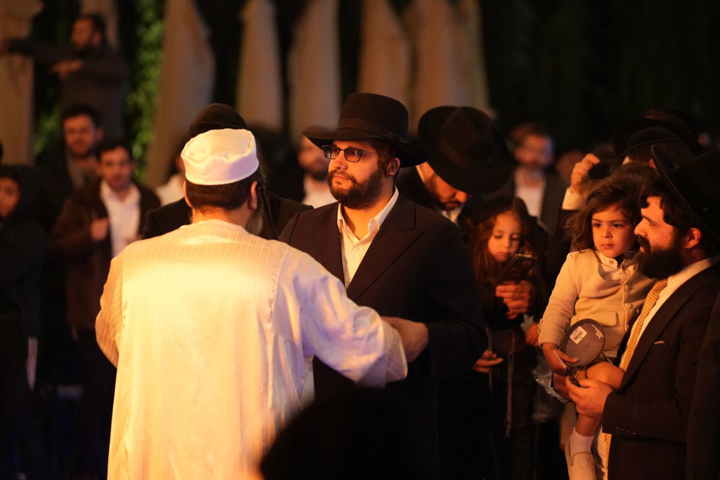 הגאון הינוקא במעמד ההדלקה