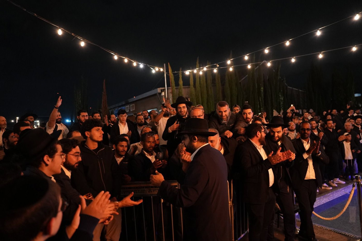 הגאון הינוקא במעמד ההדלקה