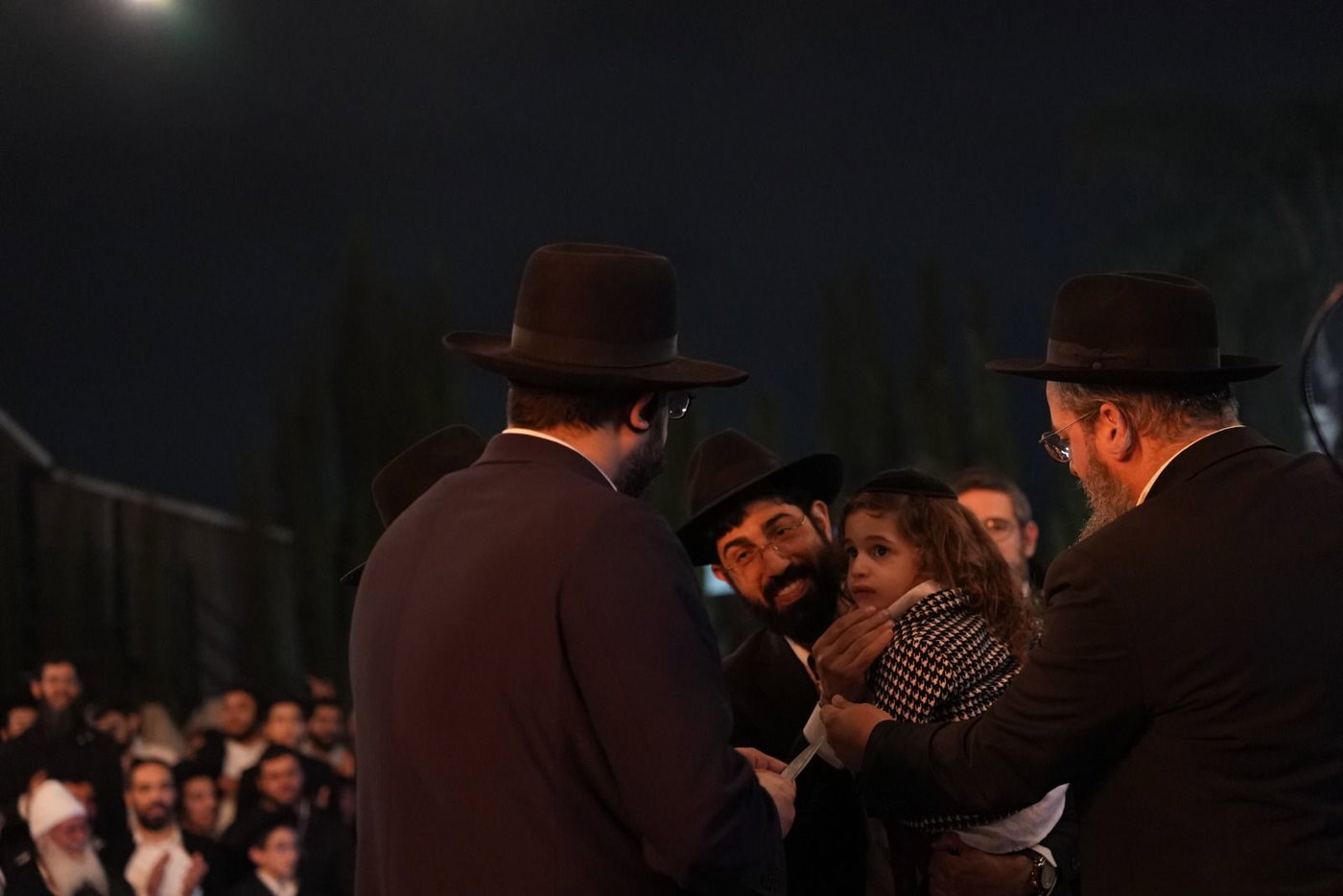 הגאון הינוקא במעמד ההדלקה