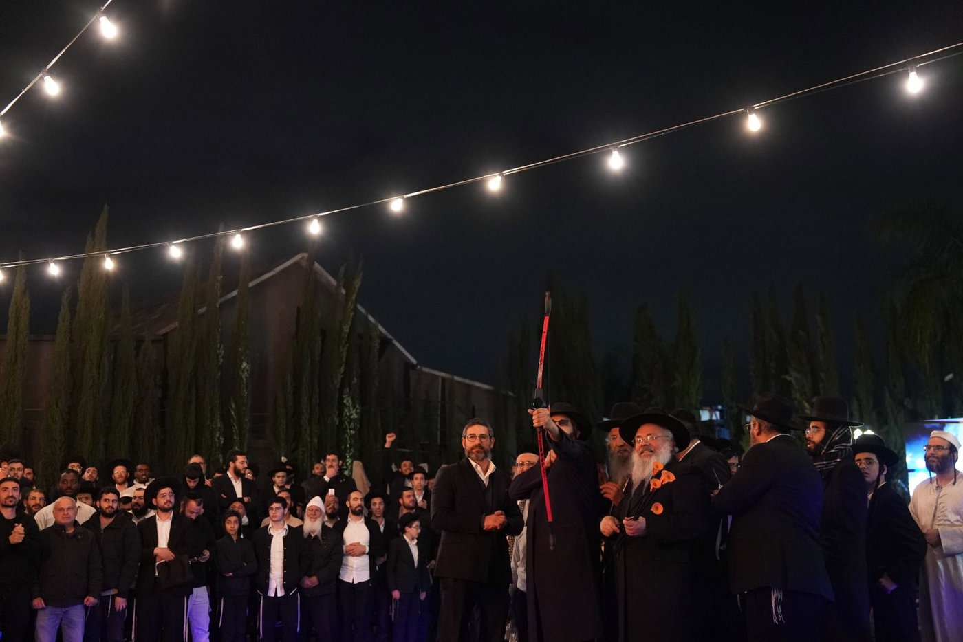 הגאון הינוקא במעמד ההדלקה