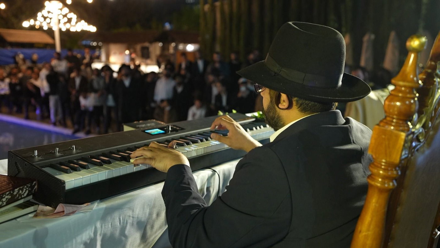 הגאון הינוקא במעמד ההדלקה