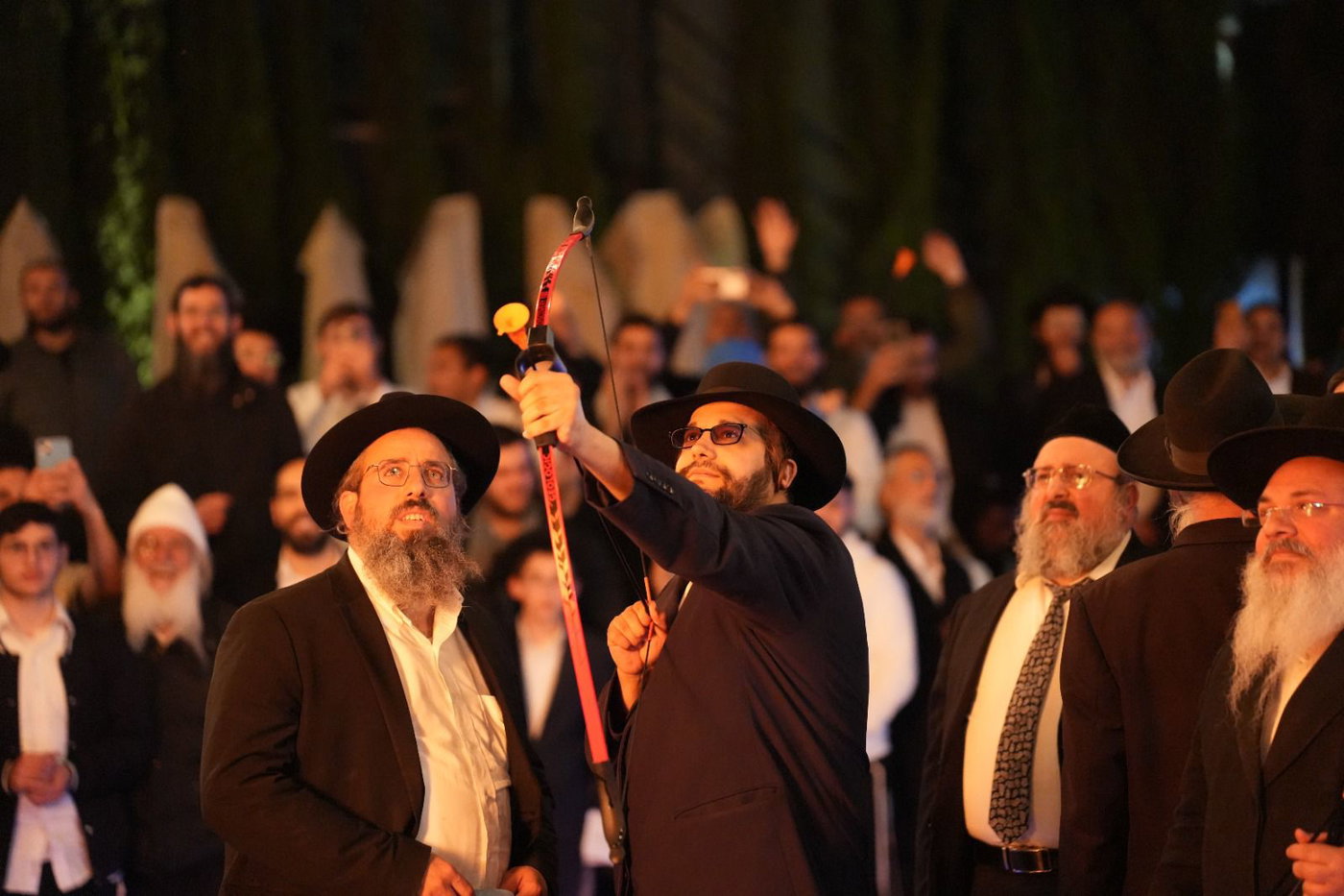 הגאון הינוקא במעמד ההדלקה