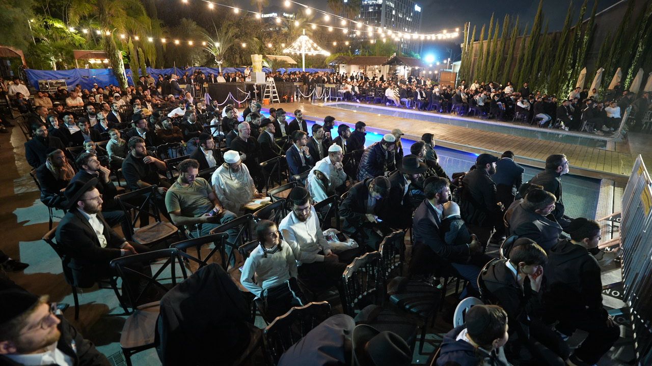 הגאון הינוקא במעמד ההדלקה