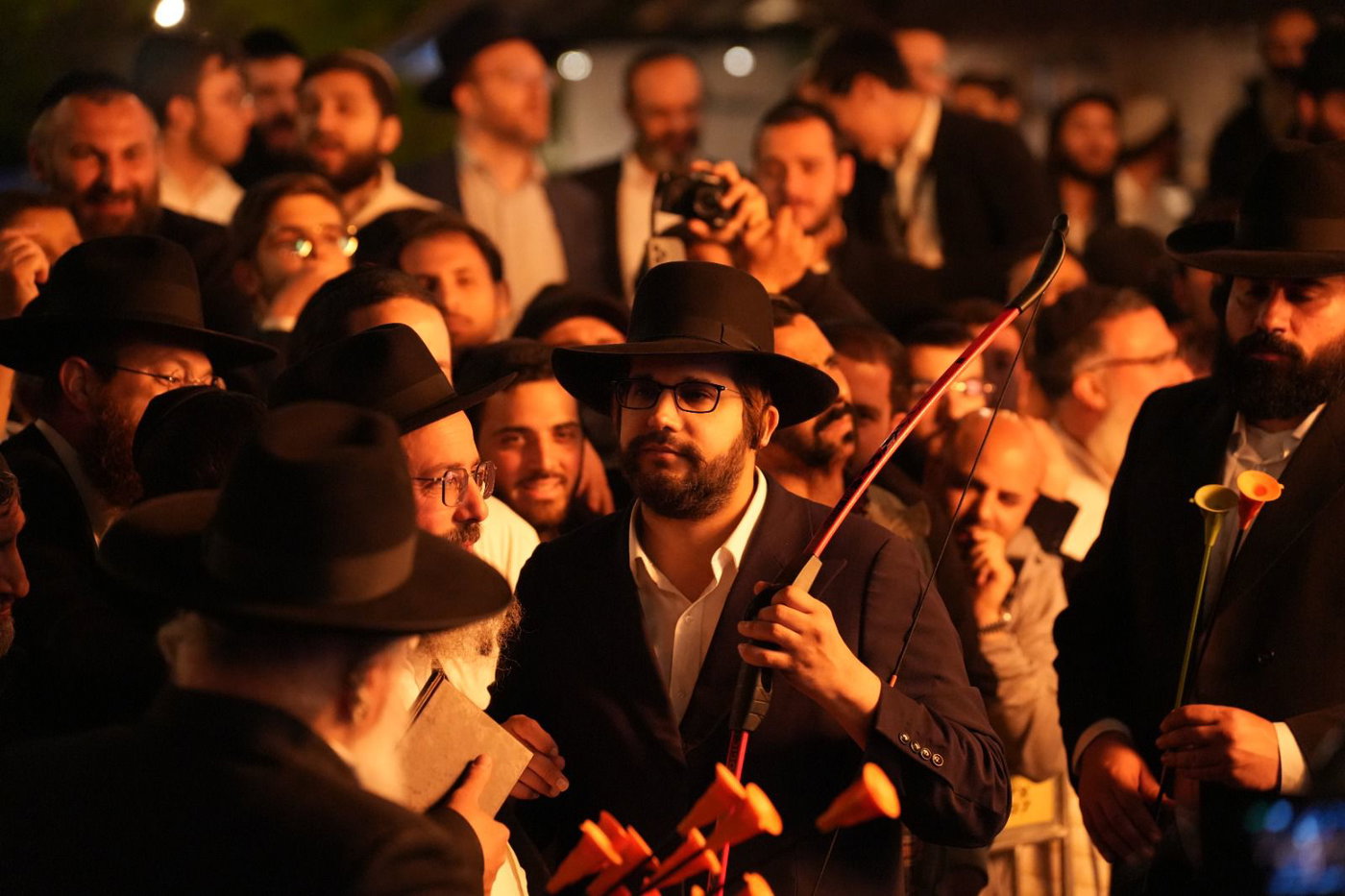 הגאון הינוקא במעמד ההדלקה