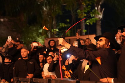 הגאון הינוקא במעמד ההדלקה