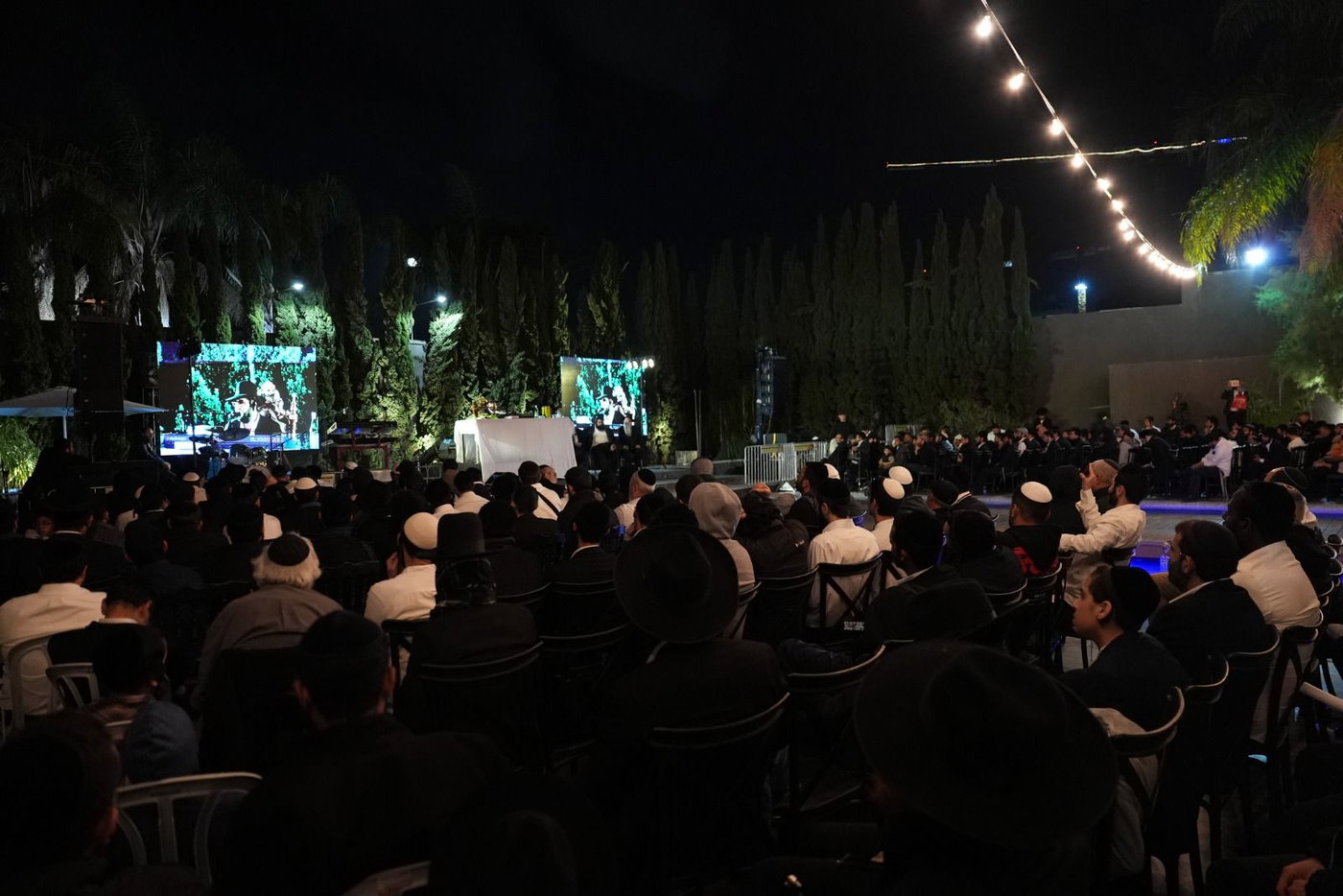 הגאון הינוקא במעמד ההדלקה