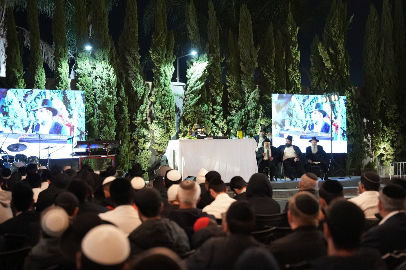 הגאון הינוקא במעמד ההדלקה