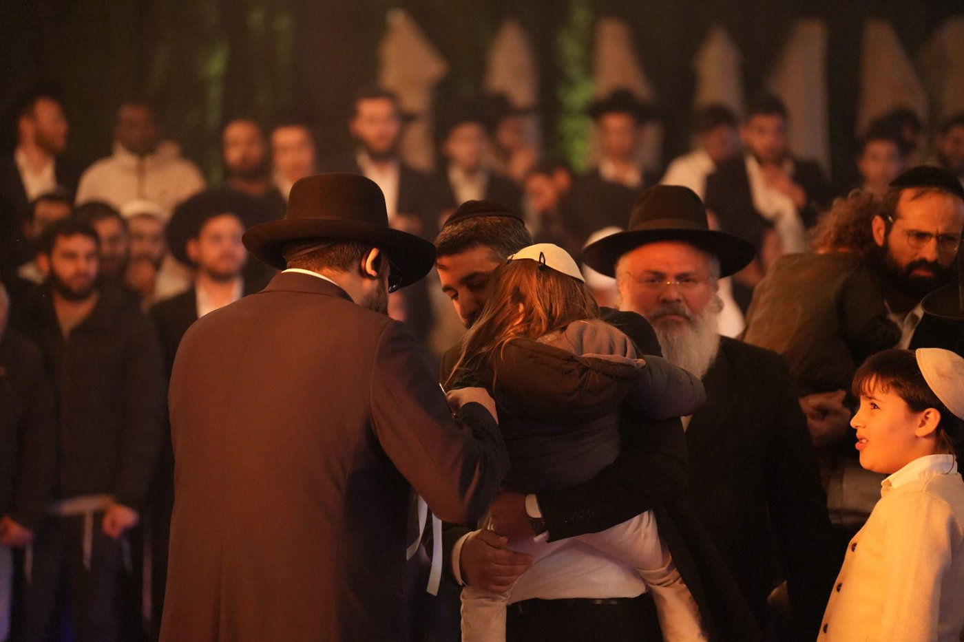 הגאון הינוקא במעמד ההדלקה