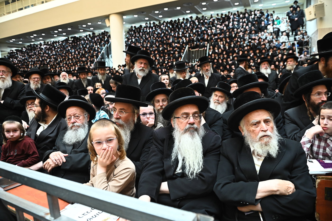 מעמד ההדלקה בחצה"ק ויז'ניץ