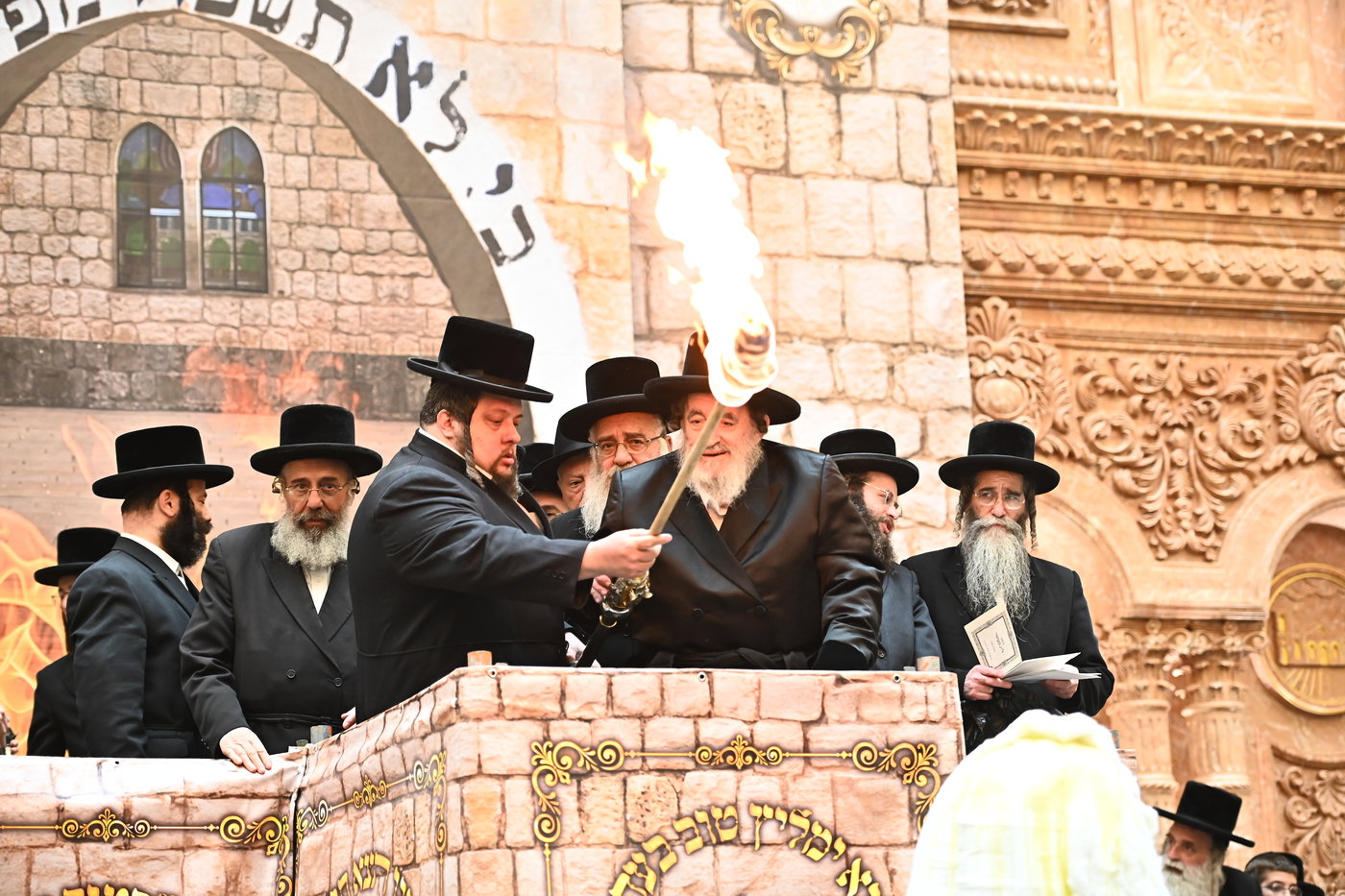 מעמד ההדלקה בחצה"ק ויז'ניץ