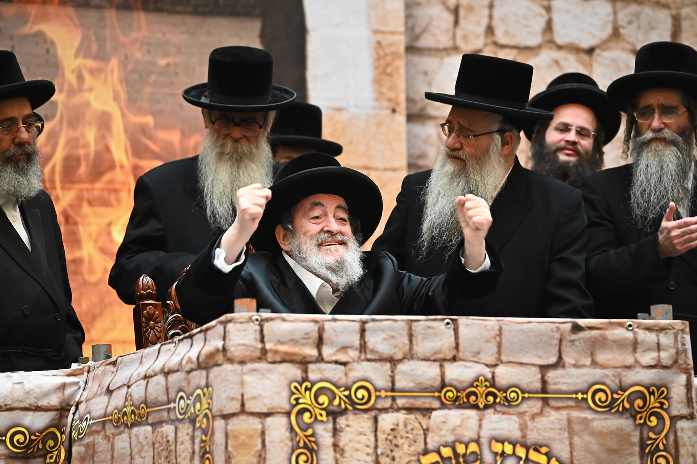 מעמד ההדלקה בחצה"ק ויז'ניץ