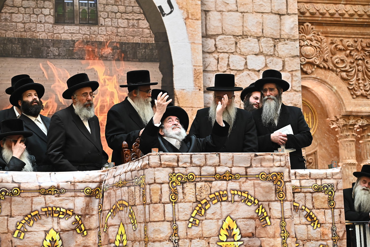 מעמד ההדלקה בחצה"ק ויז'ניץ