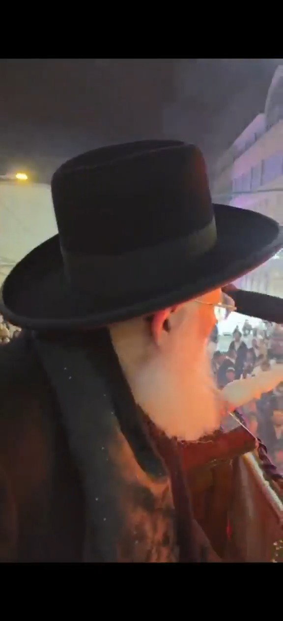 מעמד ההדלקה של רבי ראובן אלבז