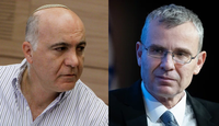מימין: השר יריב לוין, משמאל: יורם כהן