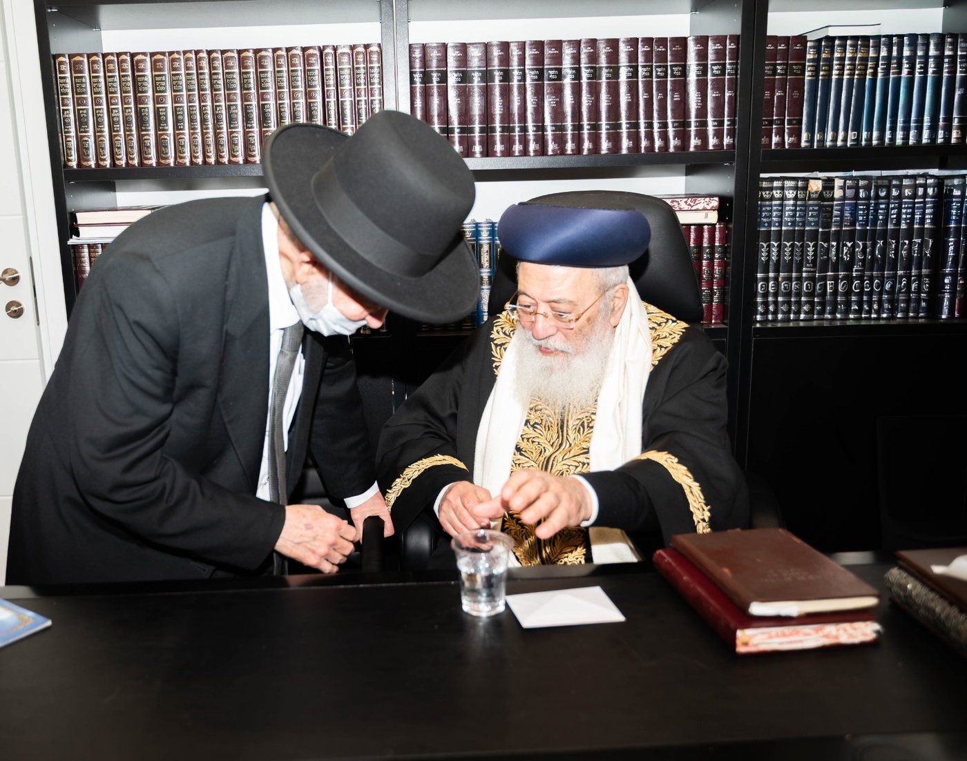 מעמד ההדלקה אצל הגרש"מ עמאר