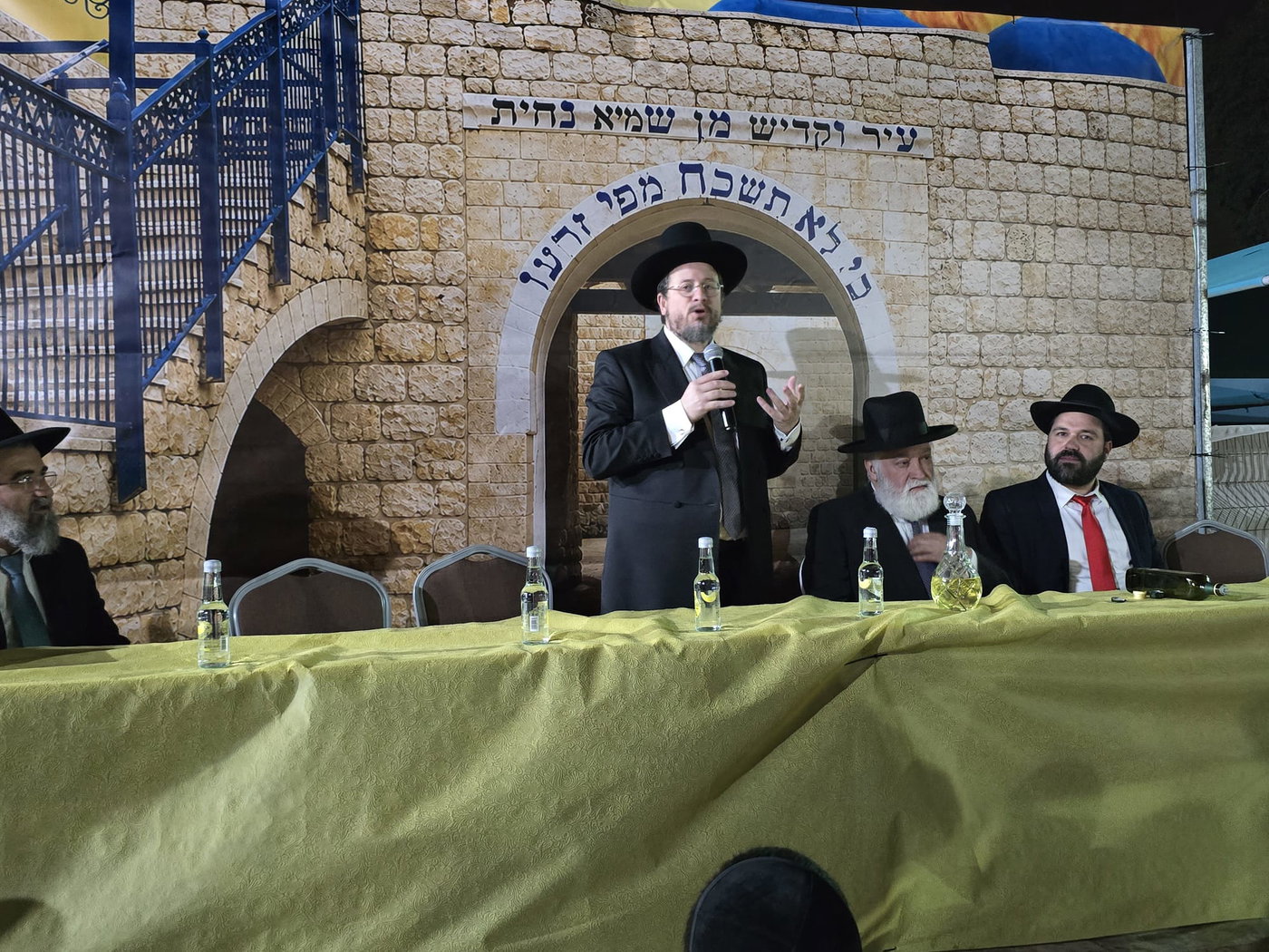 מעמד ההדלקה אצל רבי אברהם מאמאן