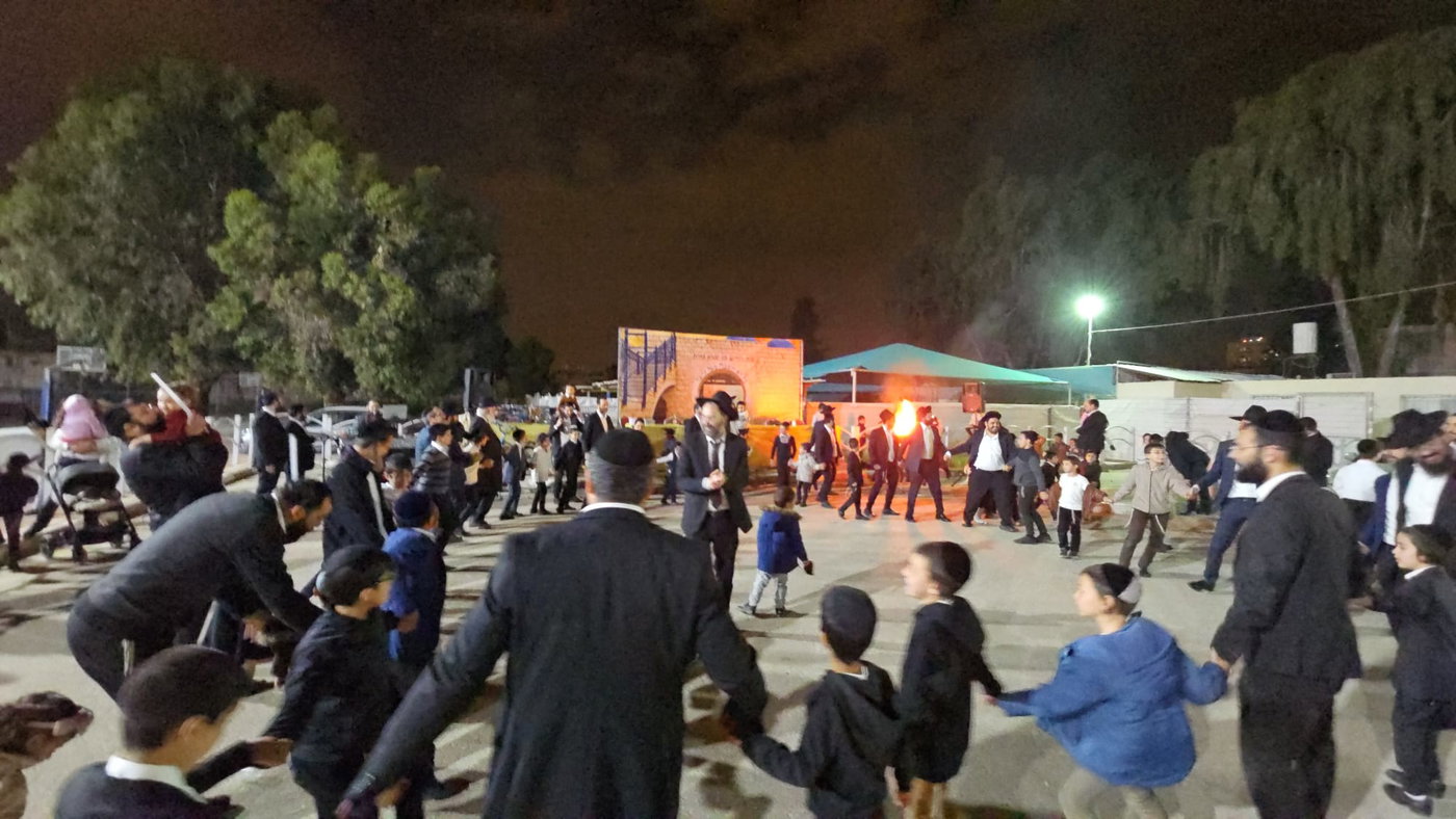 מעמד ההדלקה אצל רבי אברהם מאמאן