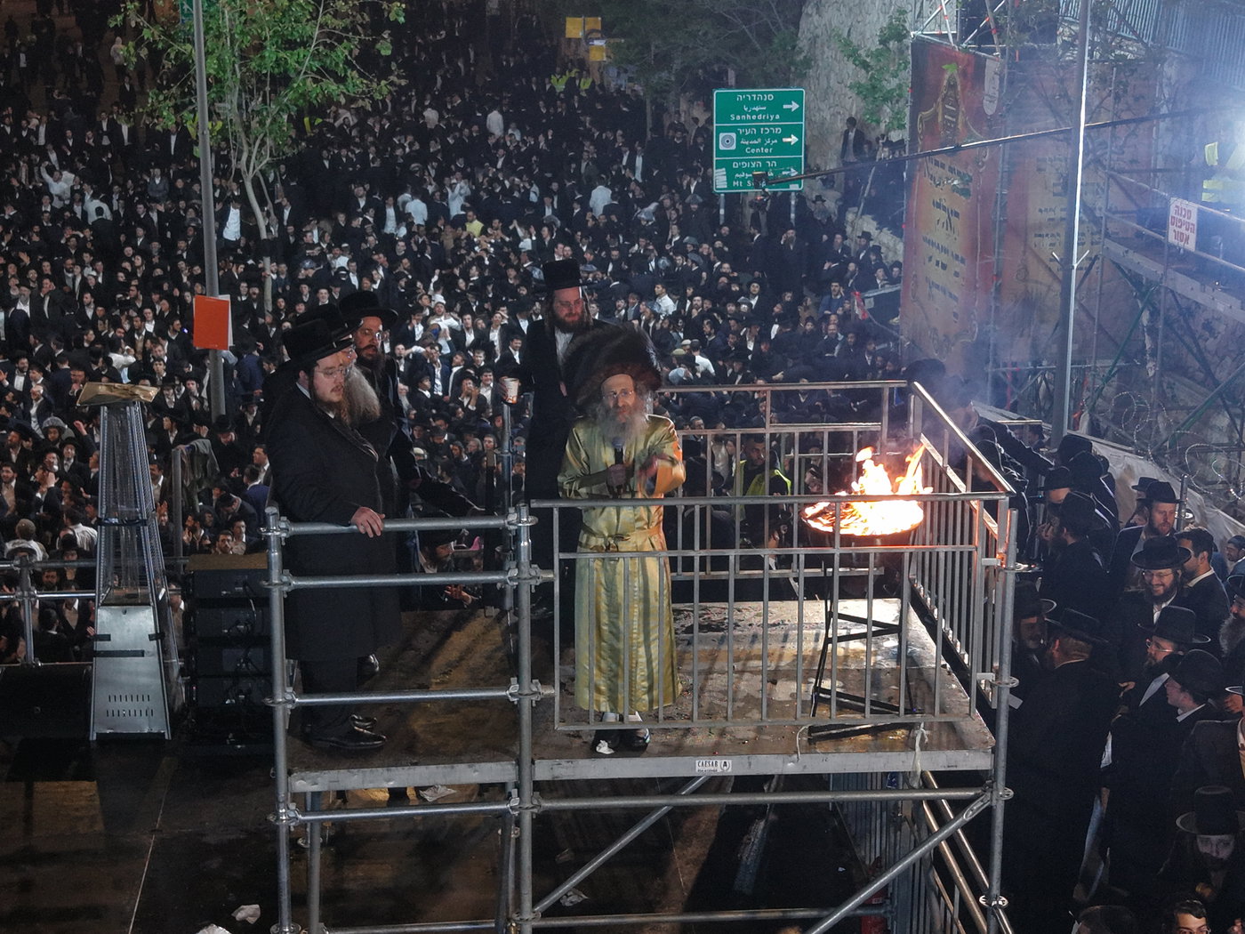 תיעוד רחפן ממעמד ההדלקה של רבי אלימלך בידרמן