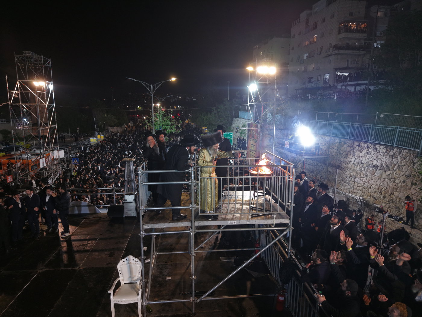 תיעוד רחפן ממעמד ההדלקה של רבי אלימלך בידרמן