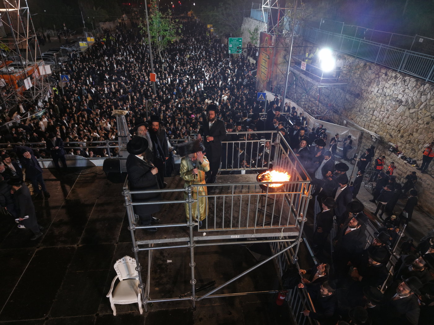 תיעוד רחפן ממעמד ההדלקה של רבי אלימלך בידרמן