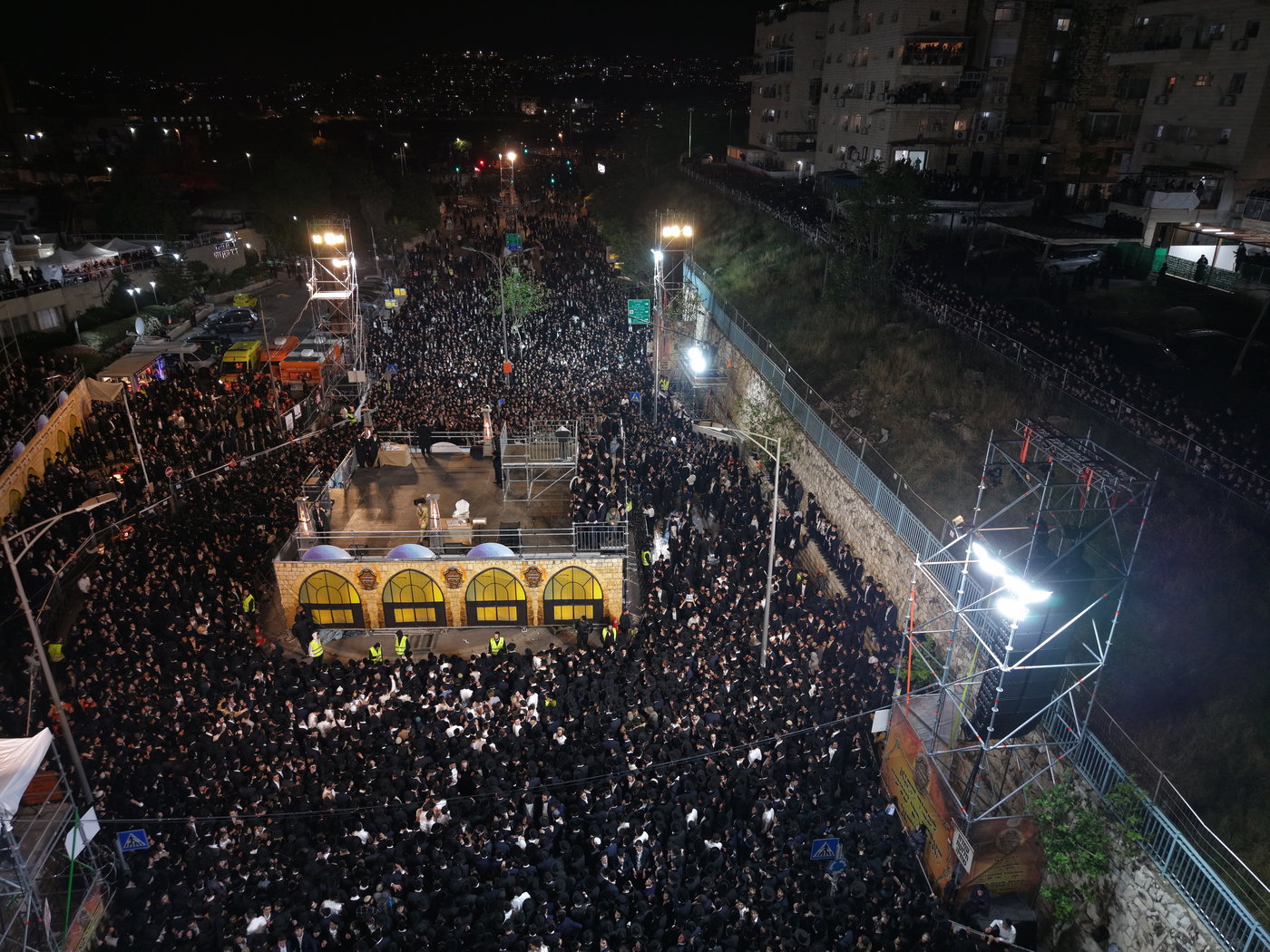 תיעוד רחפן ממעמד ההדלקה של רבי אלימלך בידרמן