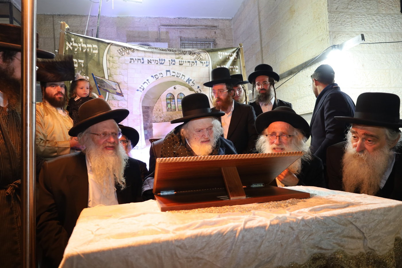 ל"ג בעומר אצל הגר"מ שטרנבוך