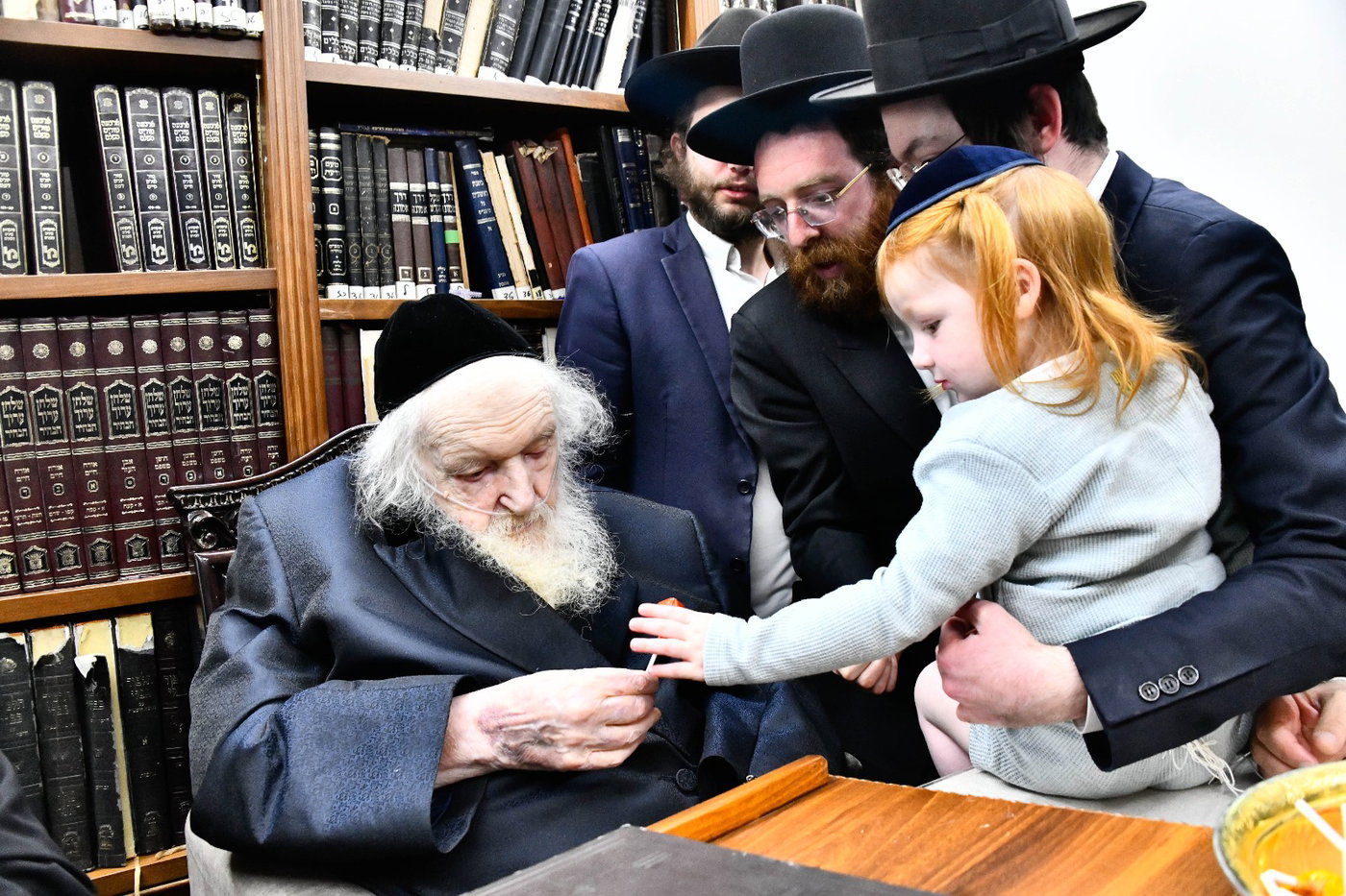 ל"ג בעומר אצל הגר"מ שטרנבוך