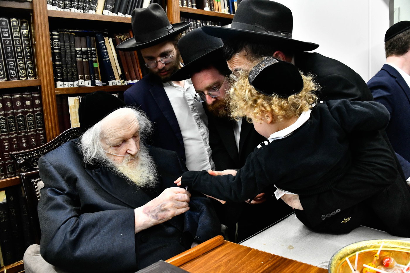 ל"ג בעומר אצל הגר"מ שטרנבוך