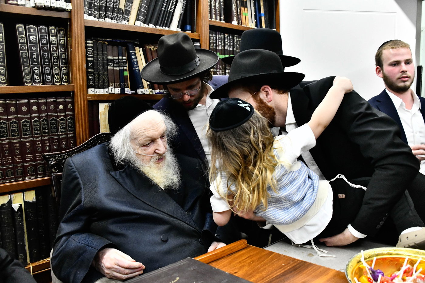 ל"ג בעומר אצל הגר"מ שטרנבוך