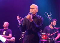 "השתטחתי על הציון והבראתי": הזמר חשף את הנס שקרה לו בקבר הרשב"י | צפו