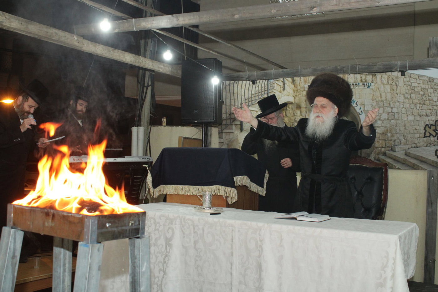 ל"ג בעומר בחצה"ק בוטושאן