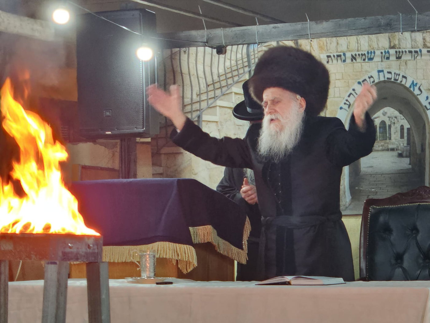 ל"ג בעומר בחצה"ק בוטושאן