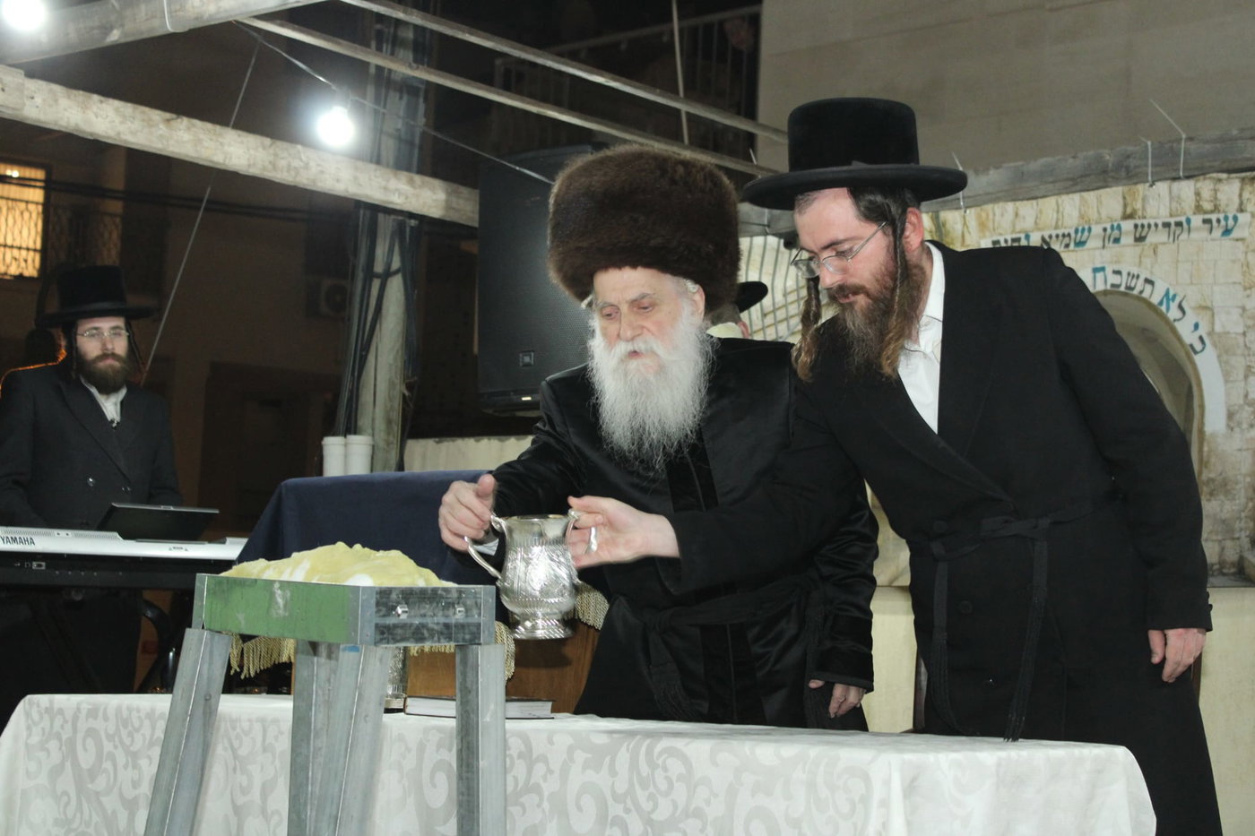 ל"ג בעומר בחצה"ק בוטושאן