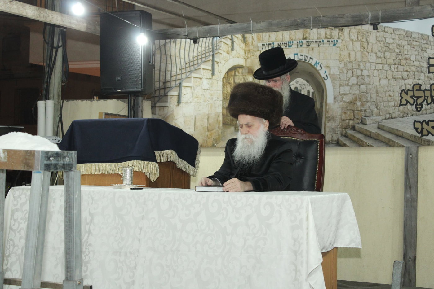 ל"ג בעומר בחצה"ק בוטושאן