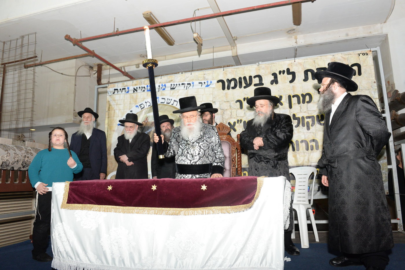 הדלקת ל"ג בעומר הגדולה אצל האדמו"ר ממישקולץ 
