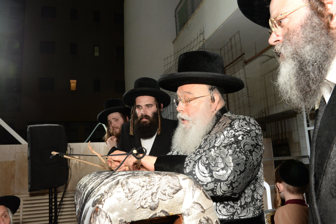 הדלקת ל"ג בעומר הגדולה אצל האדמו"ר ממישקולץ 