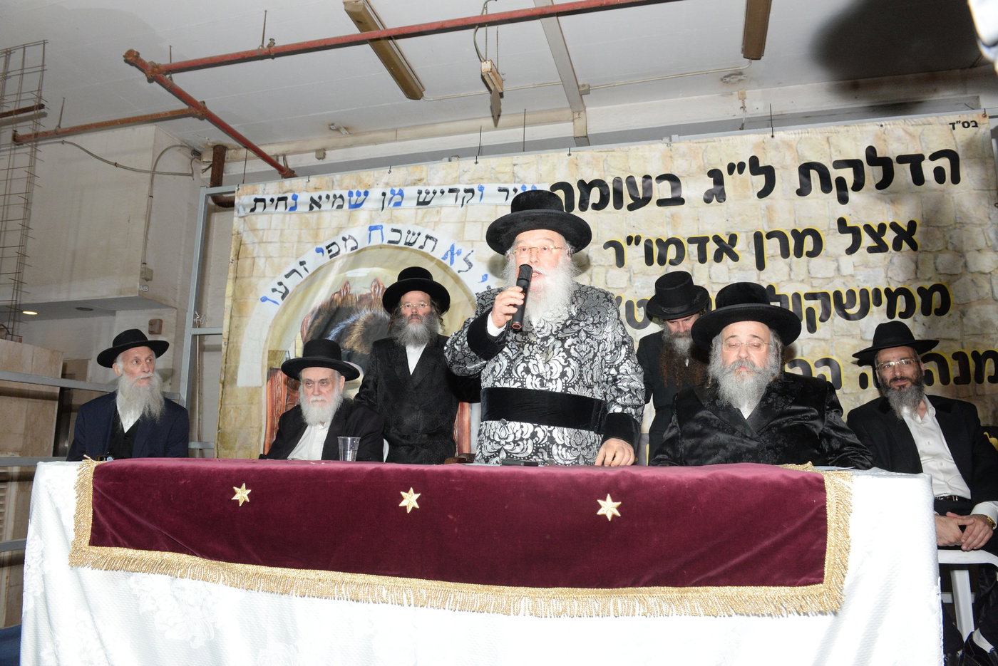 הדלקת ל"ג בעומר הגדולה אצל האדמו"ר ממישקולץ 