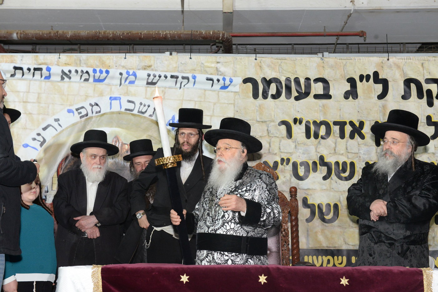 הדלקת ל"ג בעומר הגדולה אצל האדמו"ר ממישקולץ 