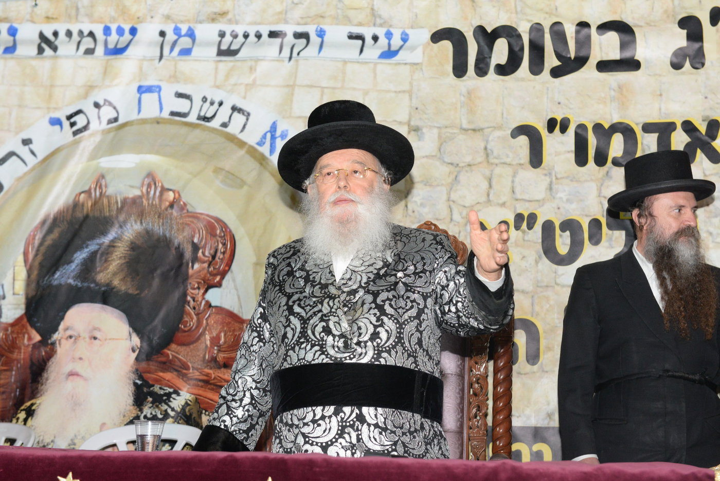 הדלקת ל"ג בעומר הגדולה אצל האדמו"ר ממישקולץ 