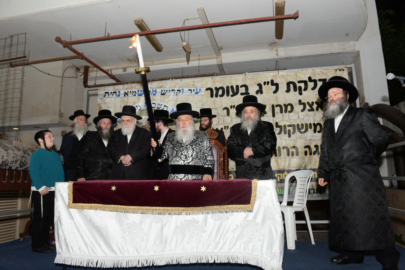 הדלקת ל"ג בעומר הגדולה אצל האדמו"ר ממישקולץ 