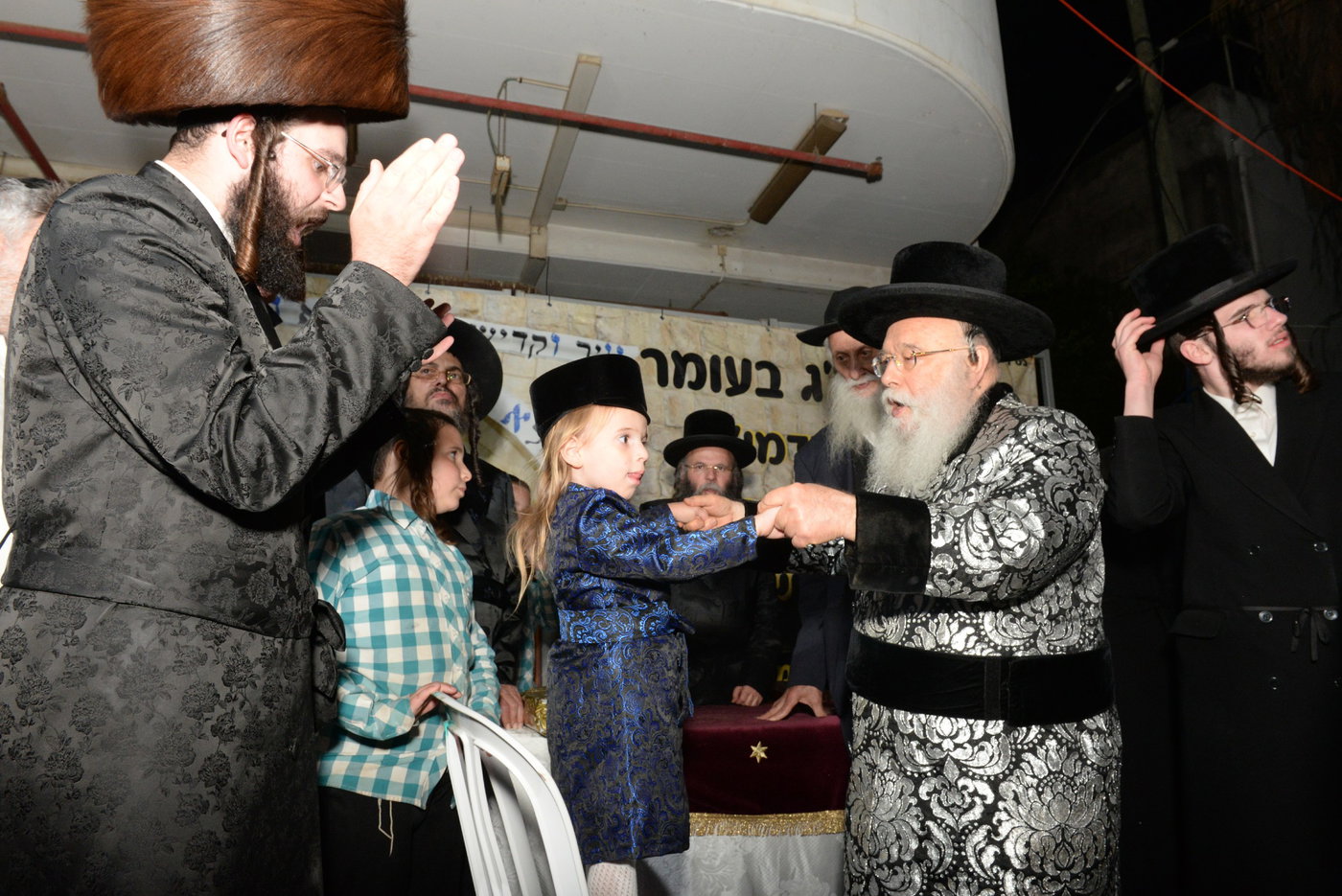 הדלקת ל"ג בעומר הגדולה אצל האדמו"ר ממישקולץ 