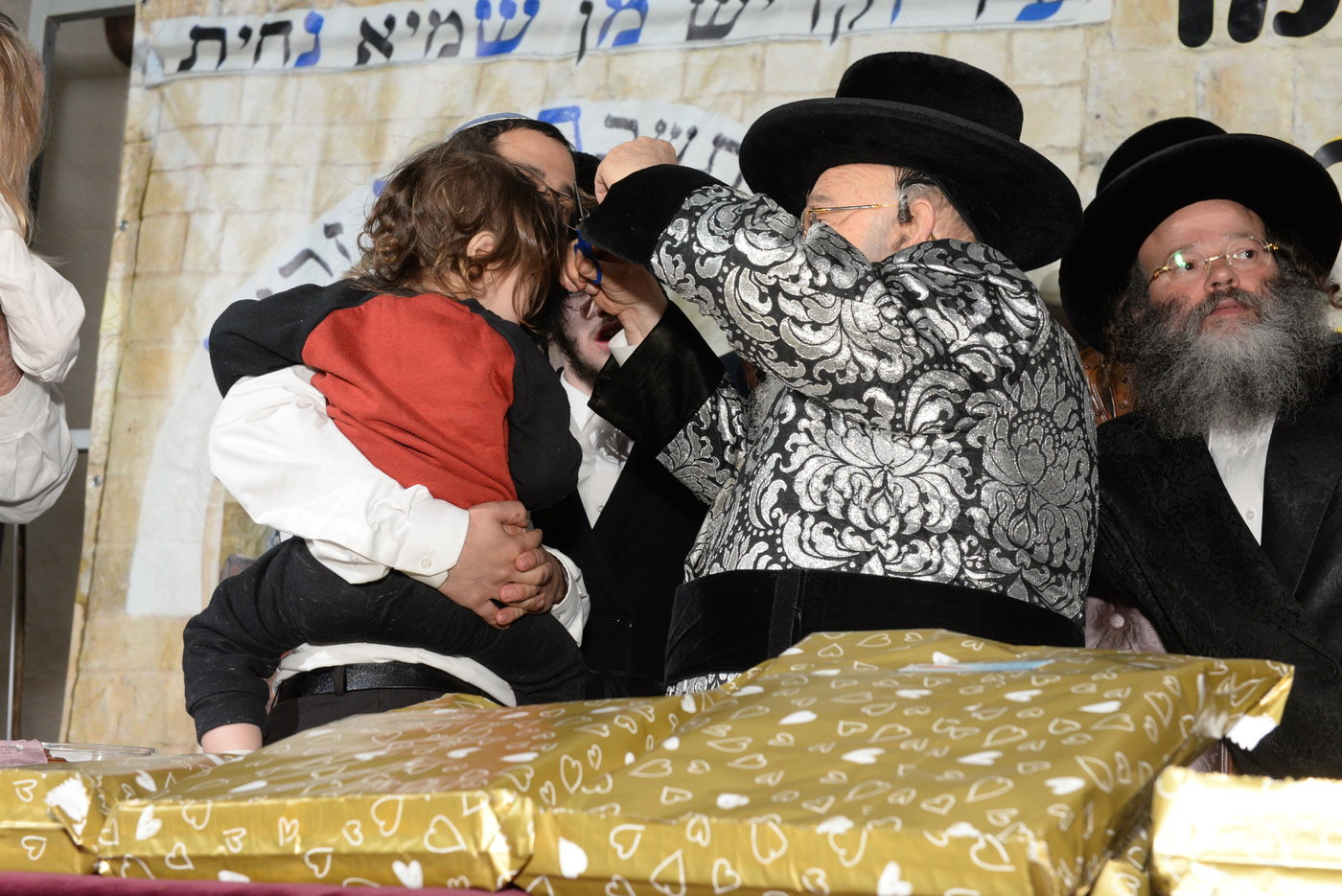 הדלקת ל"ג בעומר הגדולה אצל האדמו"ר ממישקולץ 