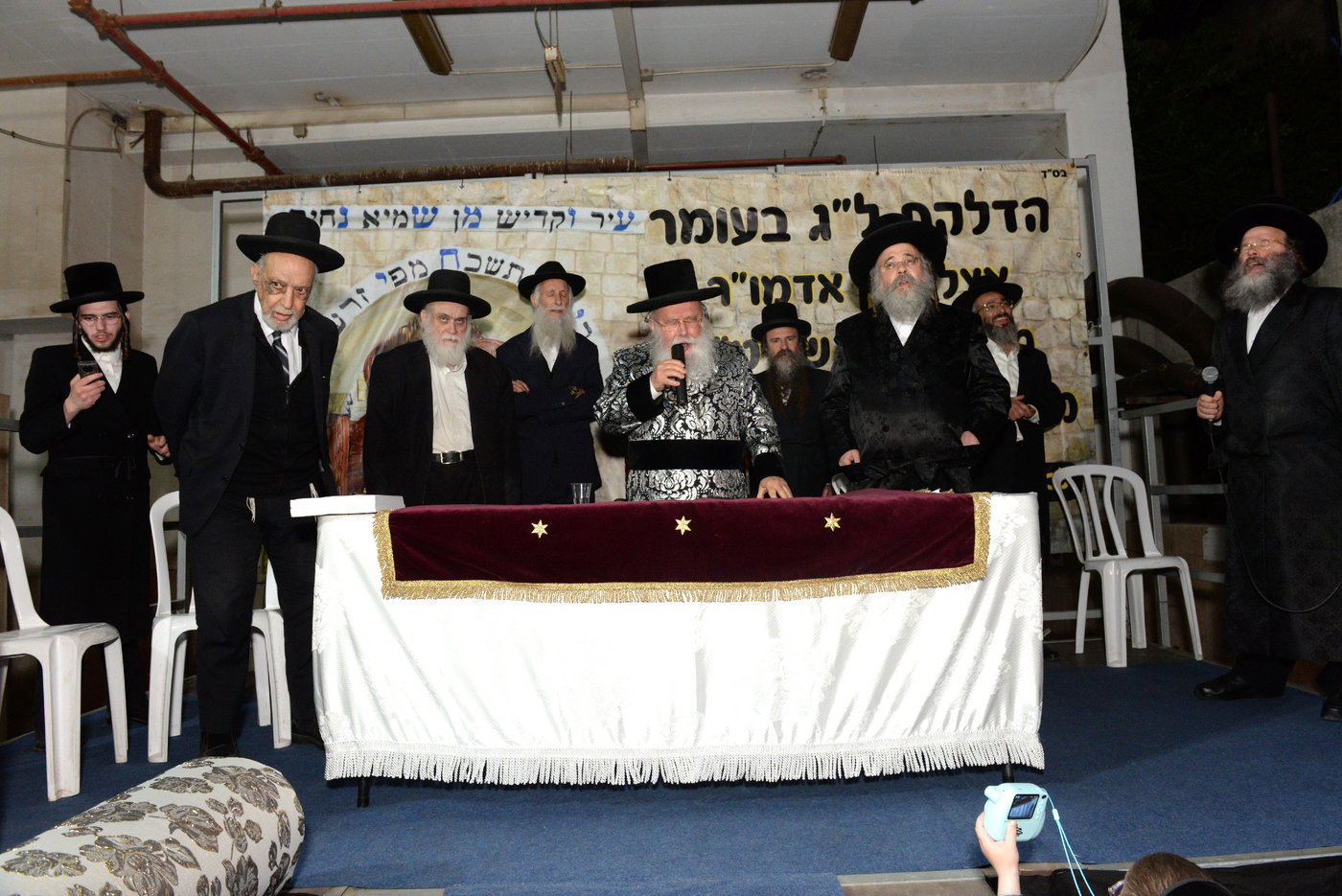 הדלקת ל"ג בעומר הגדולה אצל האדמו"ר ממישקולץ 