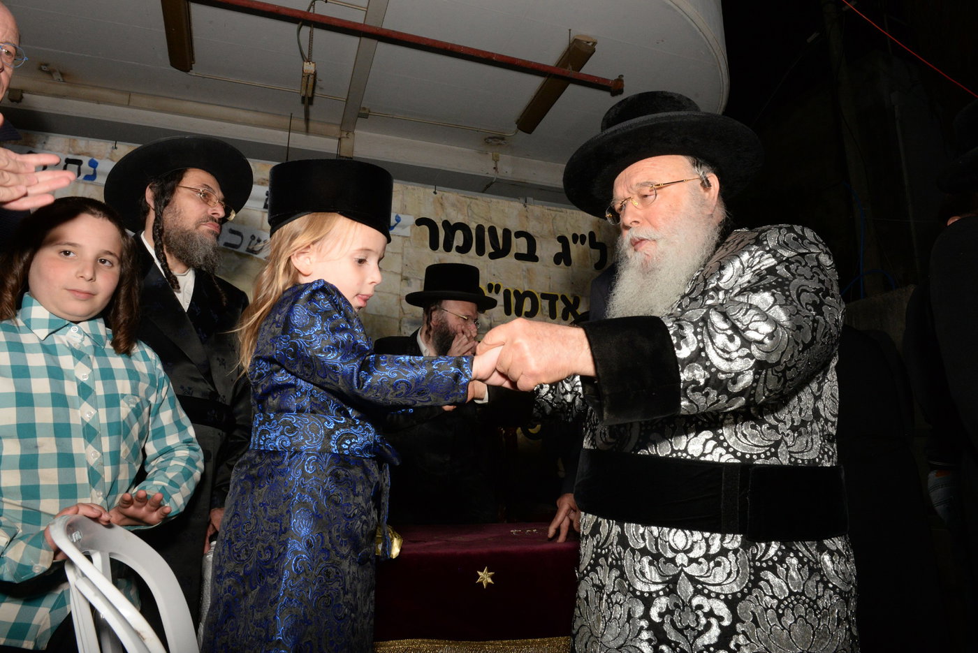 הדלקת ל"ג בעומר הגדולה אצל האדמו"ר ממישקולץ 