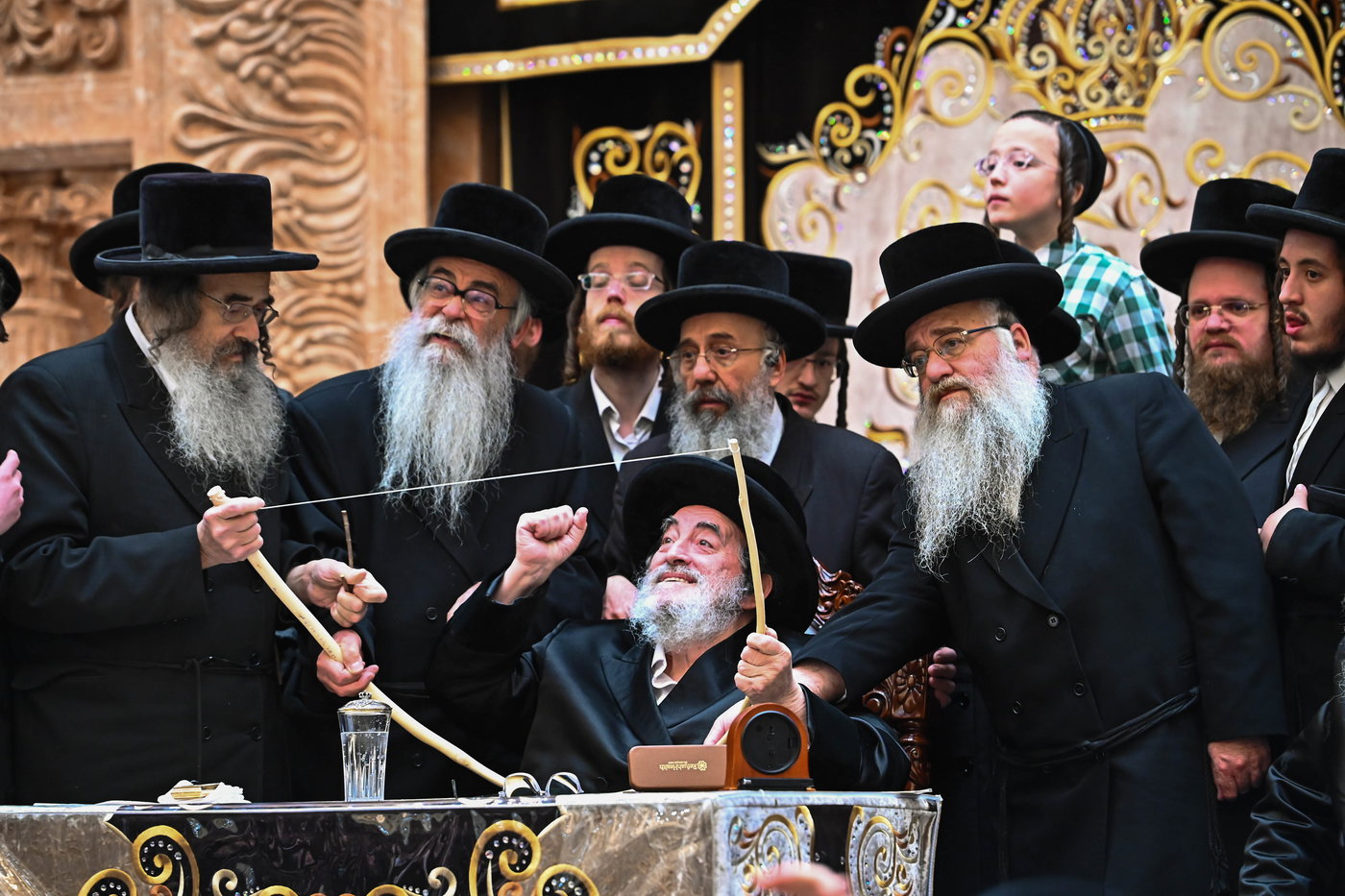 האדמו"ר מויז'ניץ ביריית חץ וקשת