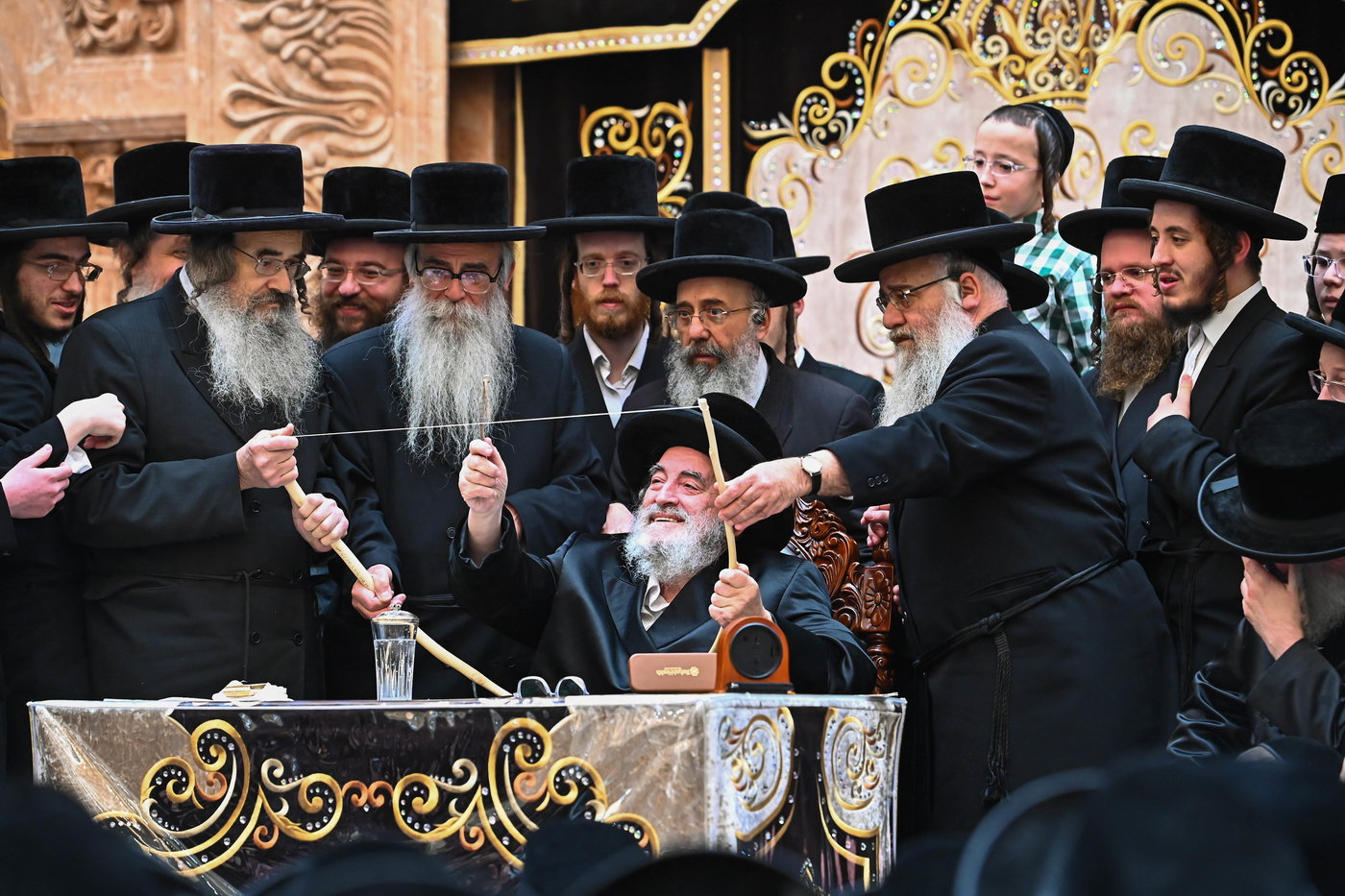 האדמו"ר מויז'ניץ ביריית חץ וקשת