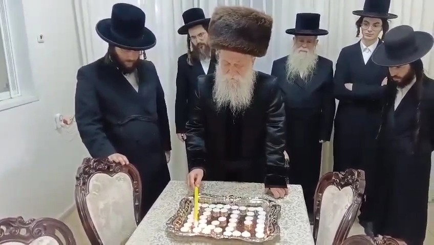 ל"ג בעומר בחצה"ק בוטושאן