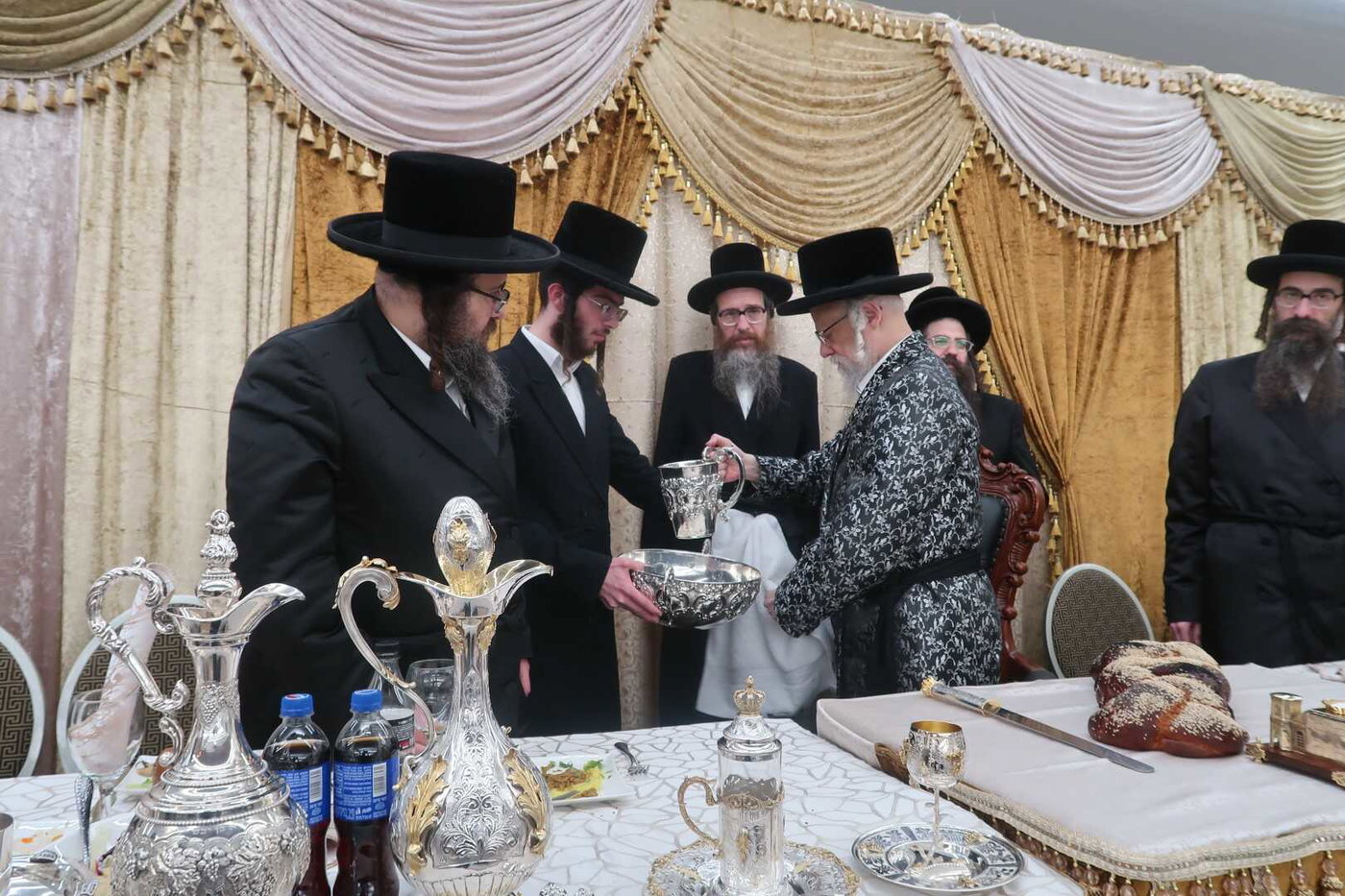 האדמו"ר מסערט ויז'ניץ בטיש פסח שני