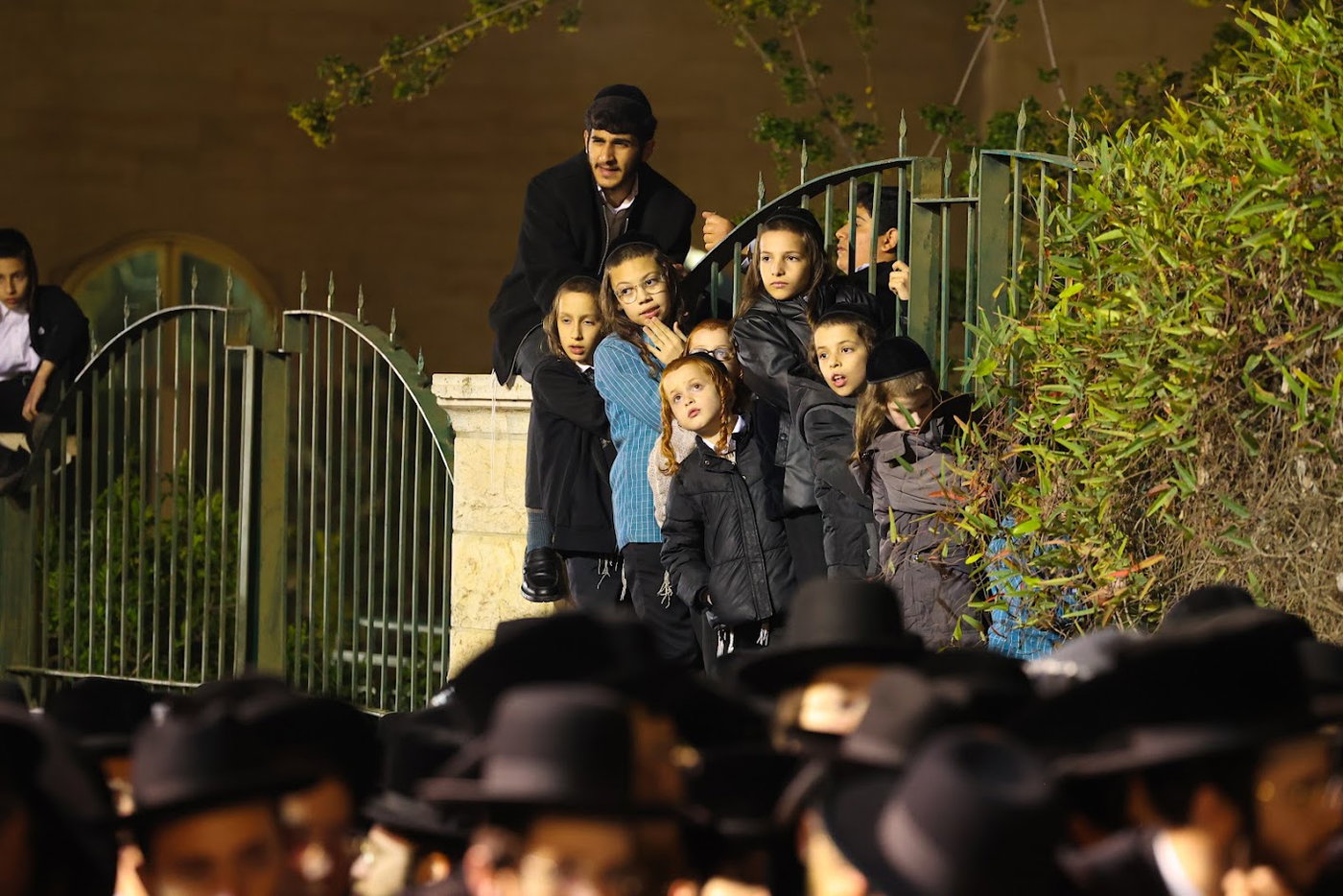 מעמד ההדלקה אצל הגרי"מ שכטר
