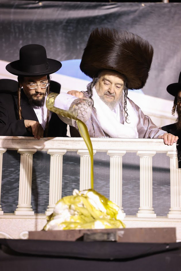 מעמד ההדלקה אצל הגרי"מ שכטר